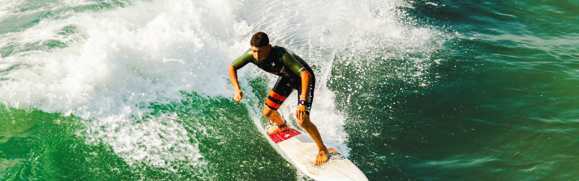 混合泳新星闪耀全国锦标赛，破纪录表现引爆泳坛热议