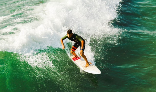 混合泳新星闪耀全国锦标赛，破纪录表现引爆泳坛热议