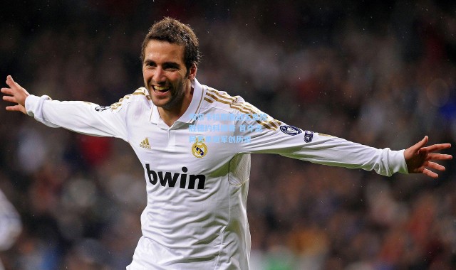 阿尔卡拉斯鏖战五盘险胜德约科维奇 首夺温网男单冠军创历史