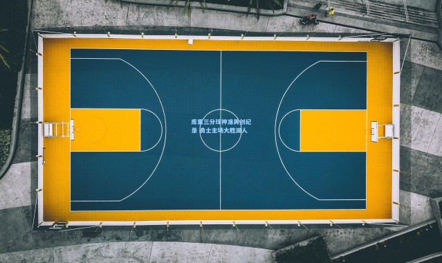 库里三分球神准再创纪录 勇士主场大胜湖人